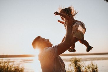 dad throws up a little daughter